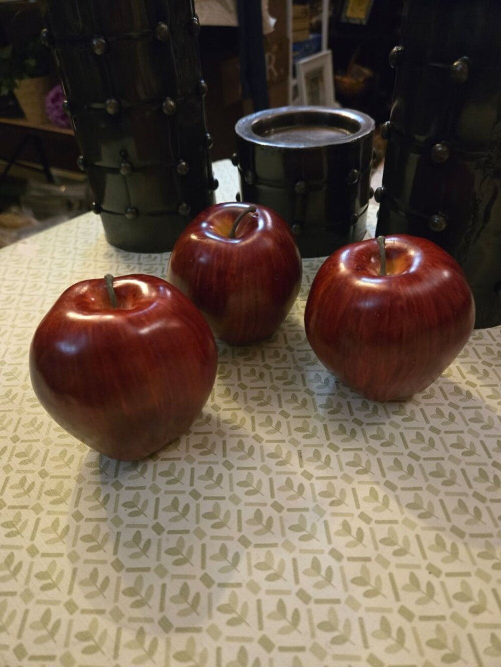Quality realistic red apples approx 4 in.